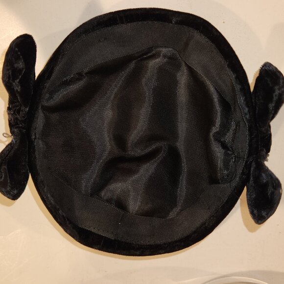Vintage Black Velvet Hat **READ** main image 6